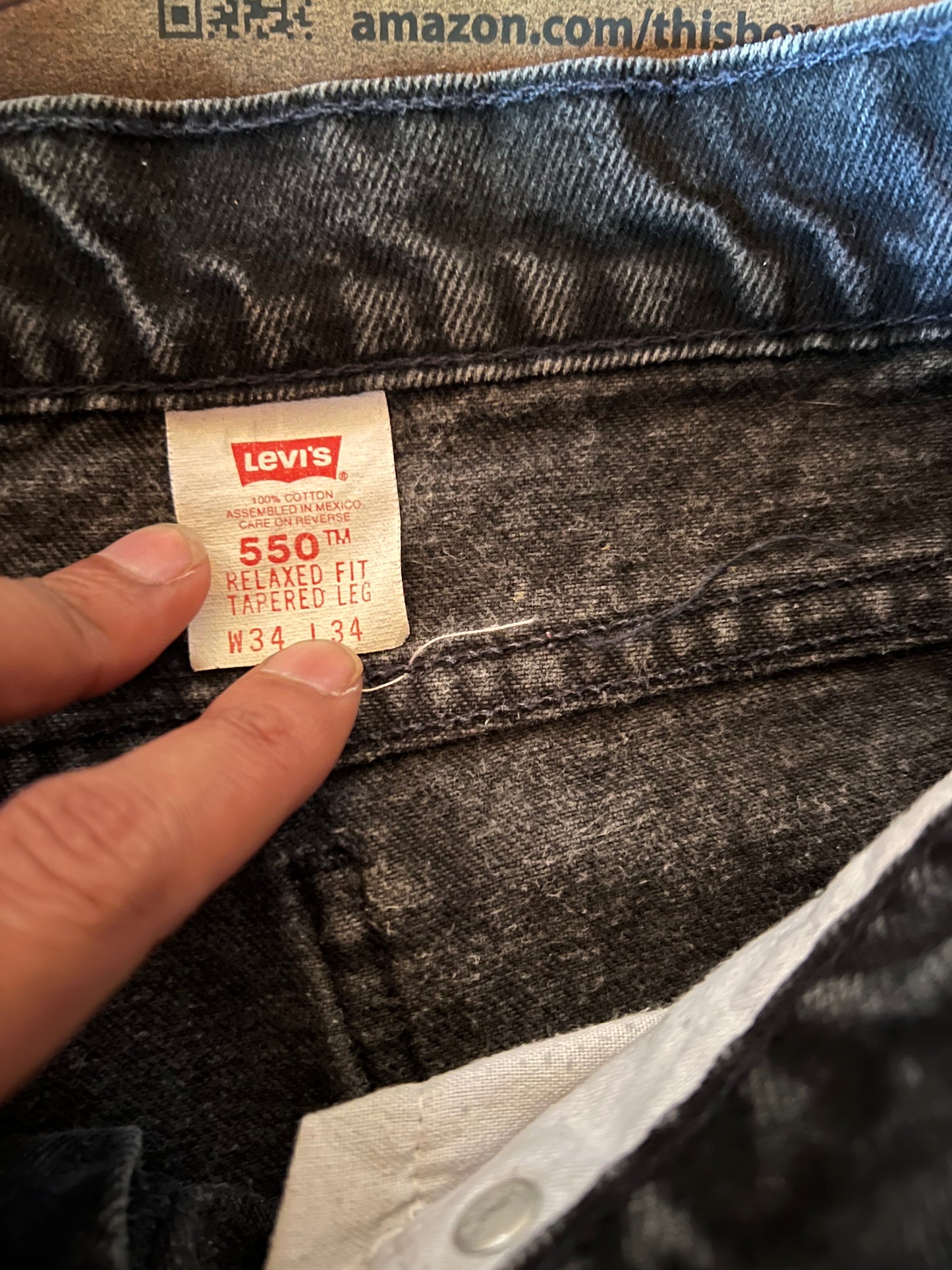 Vintage 90s black Levi’s 550 relaxed fit size 34x30 33x30