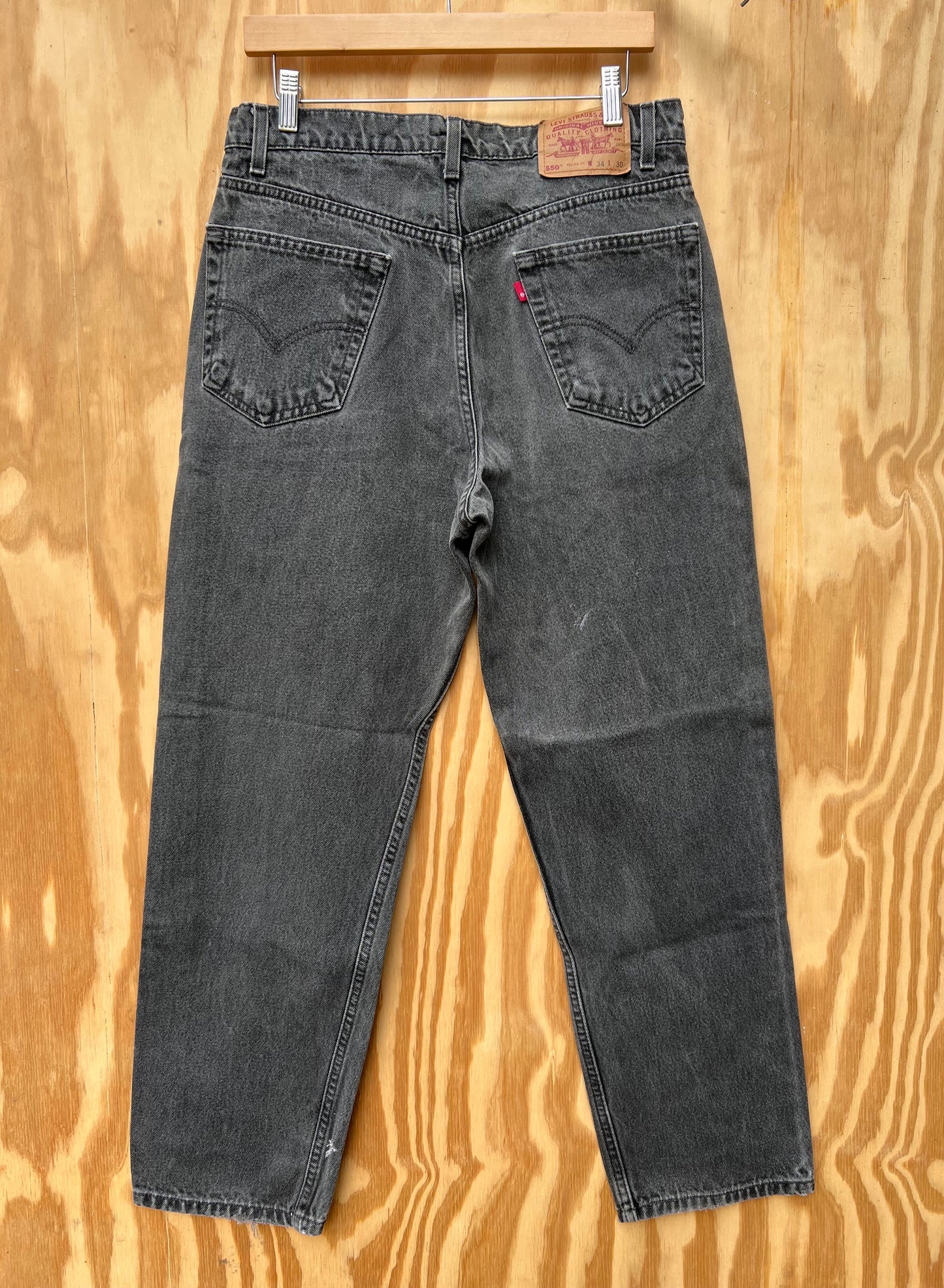 Vintage 90s 550 black Levi’s 550 relaxed fit Size 36x32 35x32