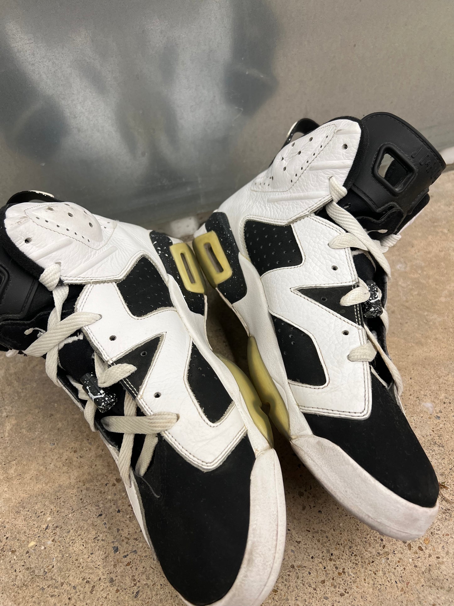 2010 Air Jordan Retro 6 Oreo - Size 11